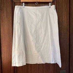 A-line, pockets, below-knee.  ❤️❤️❤️